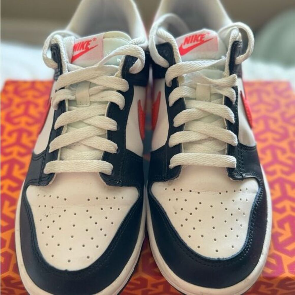 Nike Women’s Sneakers White Black Pink Low-Top - Picture 3 of 6
